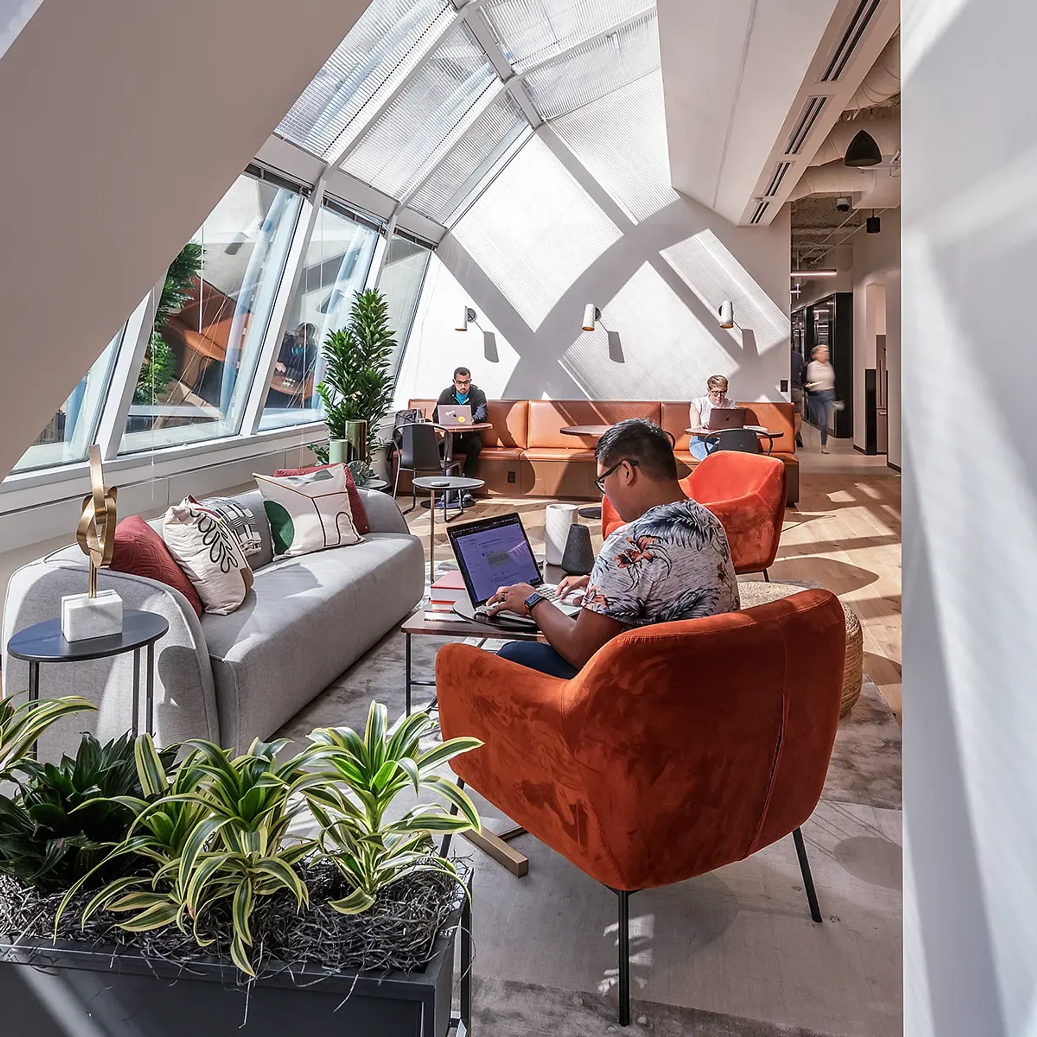 Ein Industrious-Arbeitsbereich, der Asset-Light-Wachstum widerspiegelt