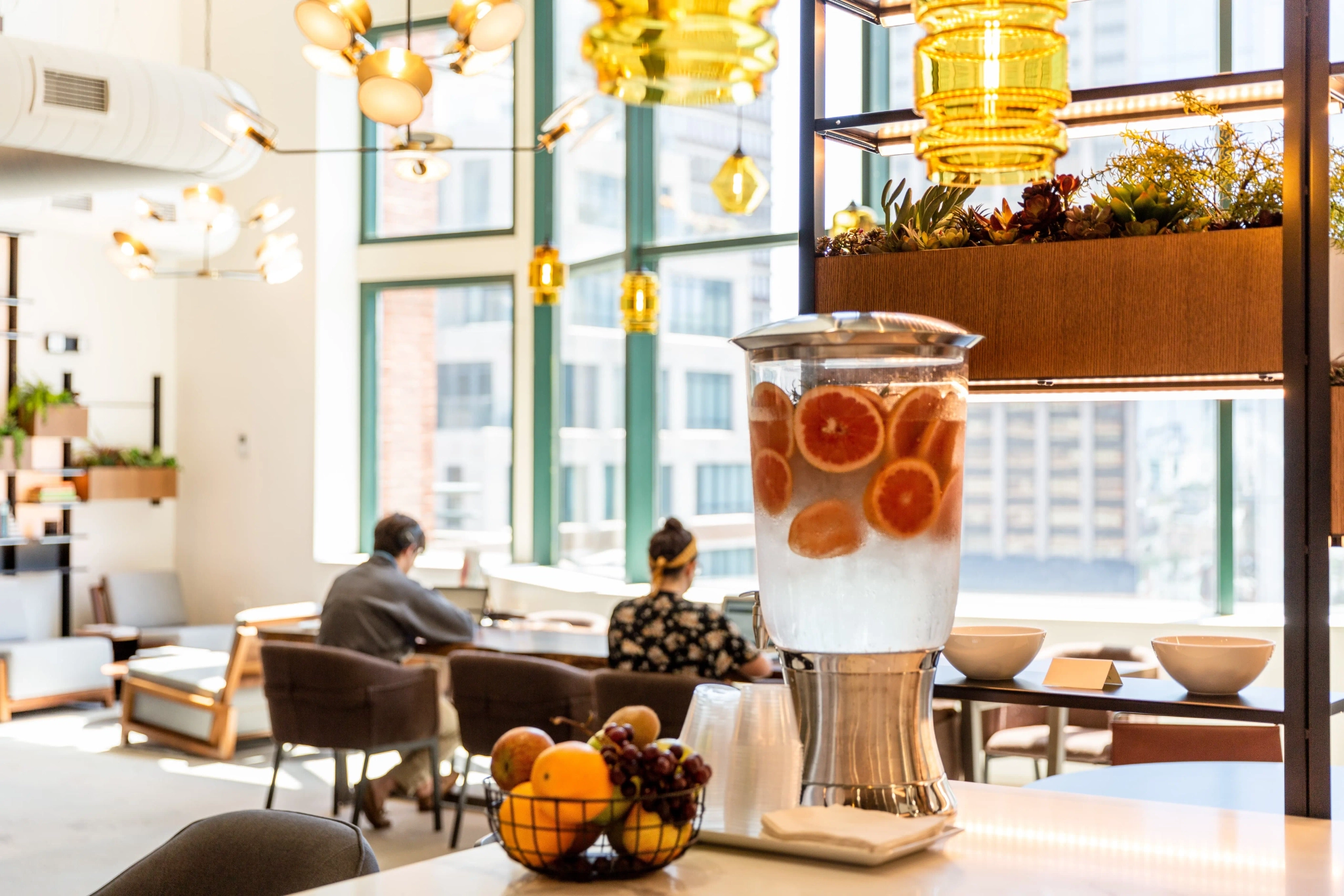 Una cocina en una oficina de Industrious